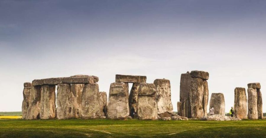 From Bristol: Stonehenge and Cotswold Villages Day Tour - Avebury: the largest circle in Britain living right inside a village