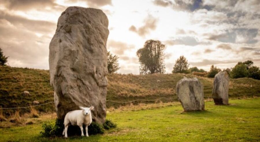 From Bristol: Stonehenge and Cotswold Villages Day Tour - Avebury and Lacock plus Stonehenge in one day: why the route works