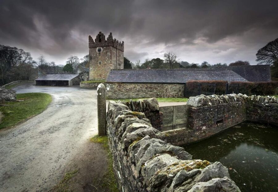 From Dublin: Game of Thrones Winterfell Locations Tour - Castle Ward and Winterfell courtyard vibes