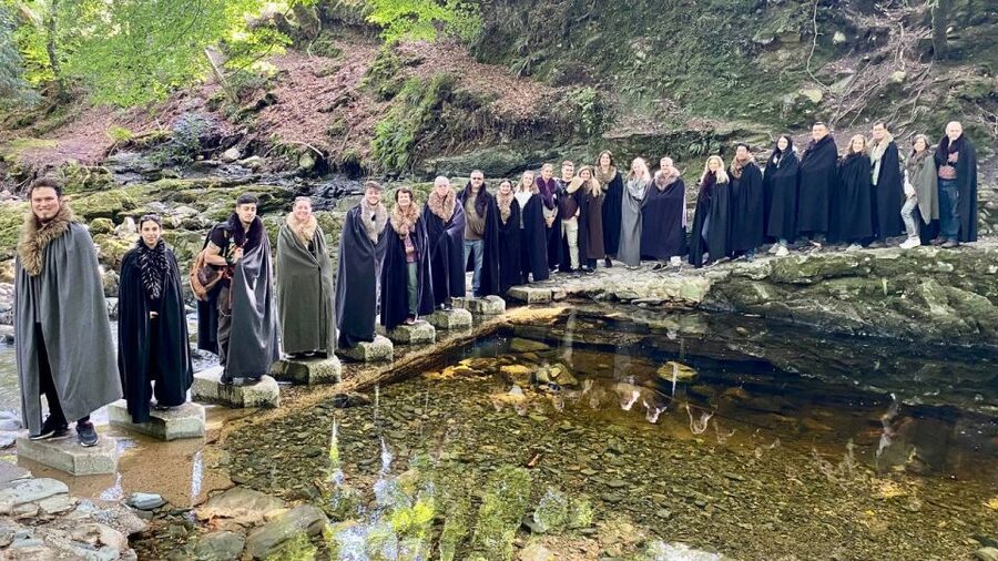 From Dublin: Game of Thrones Winterfell Locations Tour - Inch Abbey: King in the North ruins and season one closure