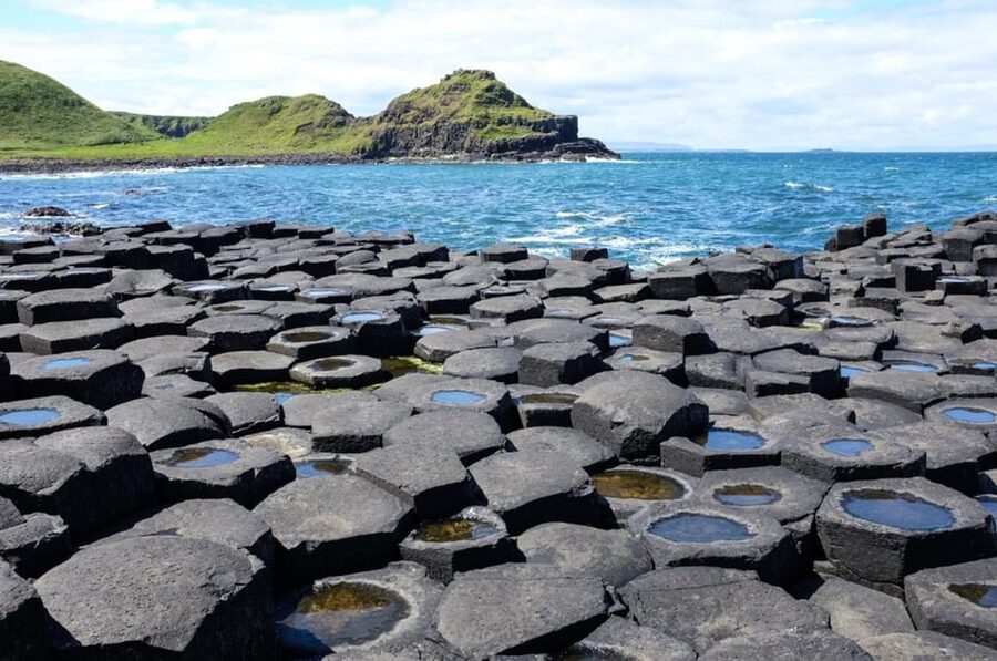 From Dublin: Giant's Causeway, Dark Hedge & Belfast Tour - Lunch and Coast Logistics: What to Do About Food, Wind, and Time