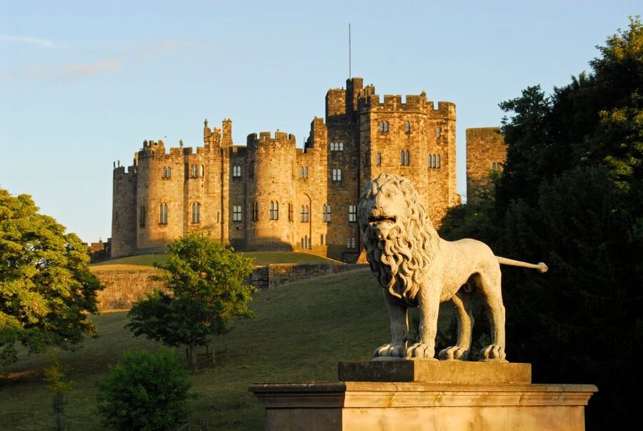 From Edinburgh: Day Trip to Bamburgh and Alnwick Castle - From Edinburgh to Northumberland: The Border Feeling Starts on Day One