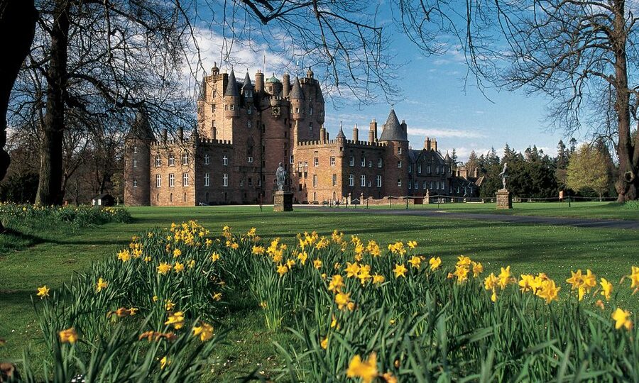 From Edinburgh: Glamis and Dunnottar Castles Tour in Spanish - Setting off from Edinburgh and staring at the Forth Bridge