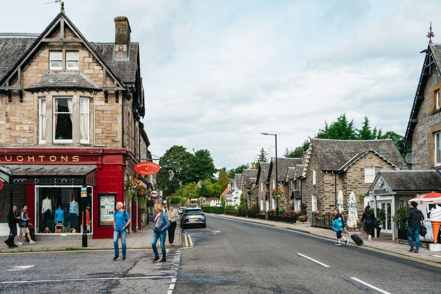 From Edinburgh: Loch Ness, Glencoe & Scottish Highlands Tour - Commando Memorial, Ben Nevis views, and the slow-burn of Highlands roads