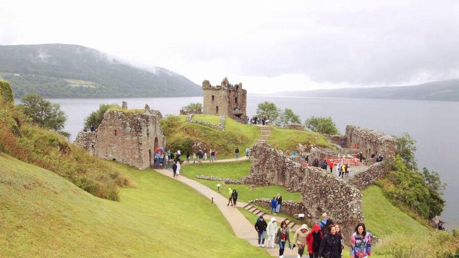 From Edinburgh: Loch Ness & Inverness Tour in Spanish - Loch Ness Options: Cruise Plus Urquhart, Or a Quieter Riverside Break