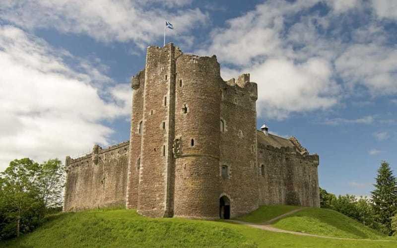 From Edinburgh: Stirling Castle, Kelpies and Loch Lomond - Stirling: Wallace and Robert the Bruce with real walking time