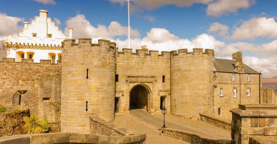From Glasgow: Loch Lomond, Trossachs & Stirling Castle Tour - Should you book this Glasgow to Loch Lomond, Trossachs, and Stirling Castle tour?