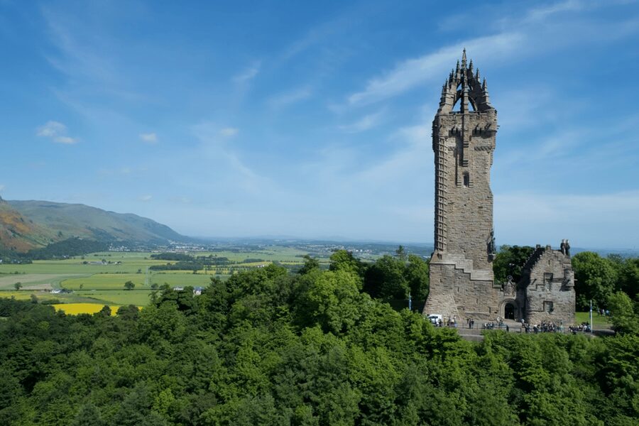 From Glasgow: Stirling Castle & Loch Lomond Tour - A day that links Loch Lomond, the Trossachs, and Stirling