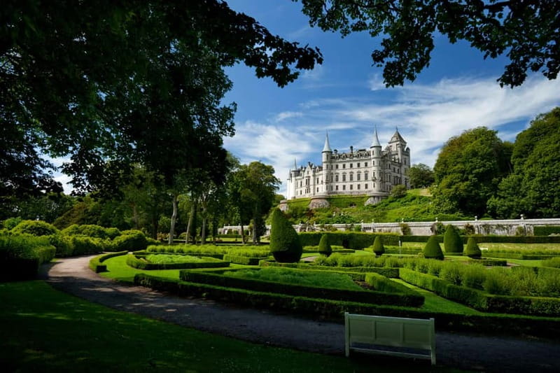 From Inverness: Dunrobin Castle and Easter Ross Day Trip - Riding with a driver-guide who actually explains the area
