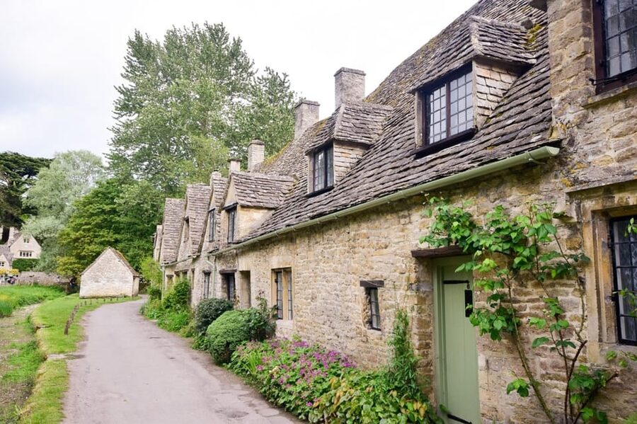 From London: Cotswolds Villages Small Group Day Tour - Bourton-on-the-Water for 2 hours: the best stop on the route