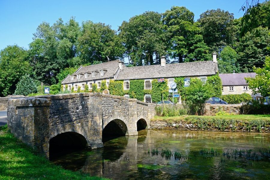 From London: Full-Day Cotswolds Small-Group Tour - Timing and pacing: how to enjoy the bus time instead of resenting it