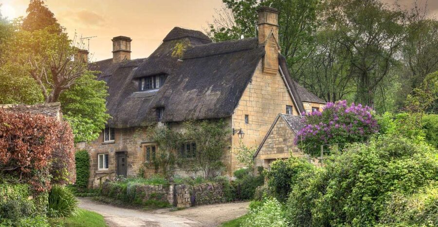 From London: Full-day Cotswolds Tour with Optional Lunch - The historic inn meal stop: plan for your own bill