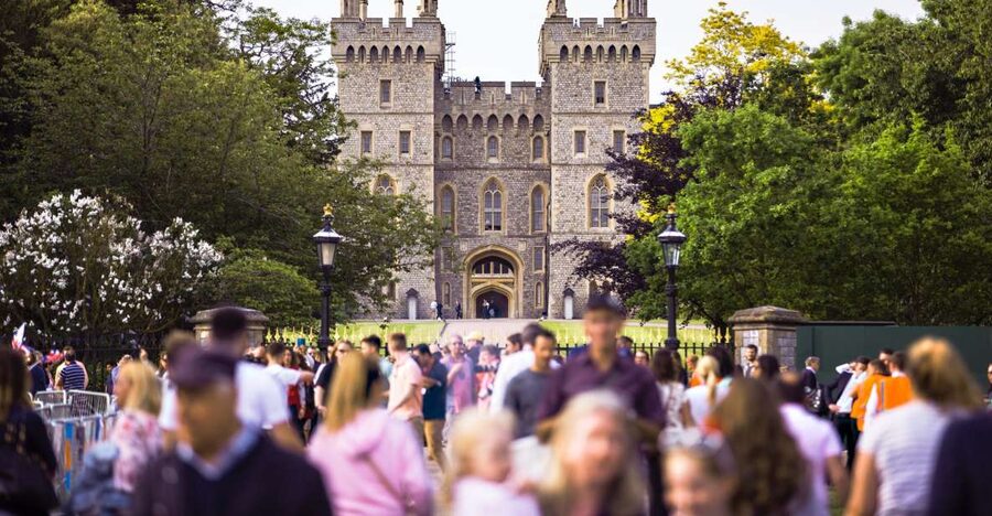 From London: Half-Day Trip to Windsor with Castle Tickets - The town of Windsor: cute streets, shops, and why your time may feel short