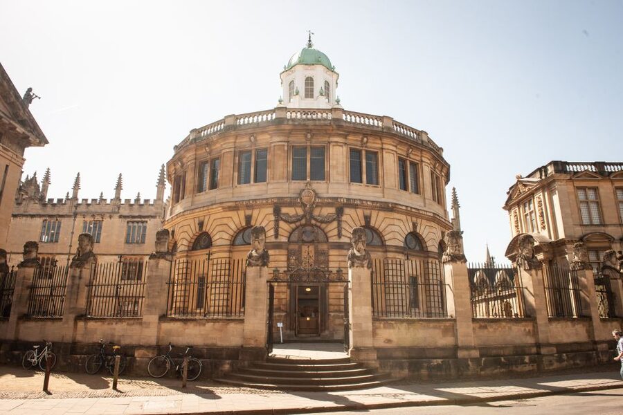 From London: Oxford and Cotswolds Villages Day Trip - Using the Oxford window: Ashmolean Museum and the right kind of wandering