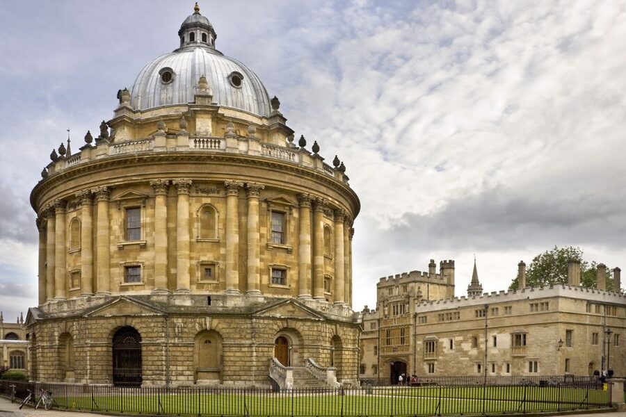 From London: Oxford & Cambridge Day Tour - Oxford Walking Tour: Dreaming Spires, Bodleian, and College Courtyards
