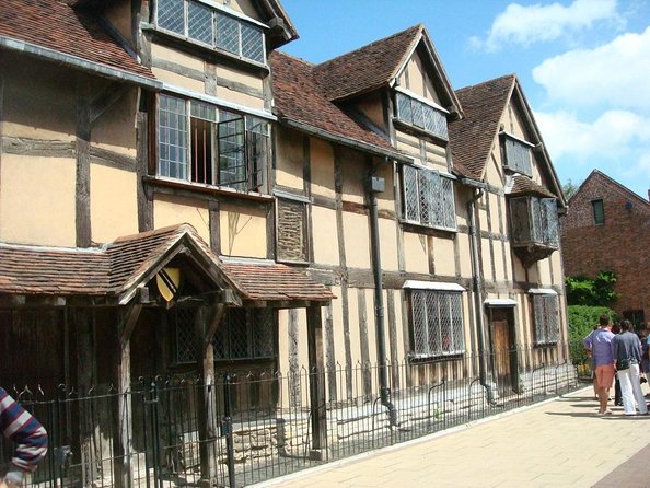 From London: Shakespeare's Stratford-upon-Avon Day Trip by Coach - Meeting point reality: Victoria is convenient, but arrive ready