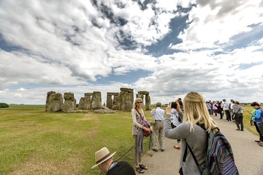 From London: Stonehenge Half-Day Tour - From Victoria to Salisbury Plain: the calm part of the trip