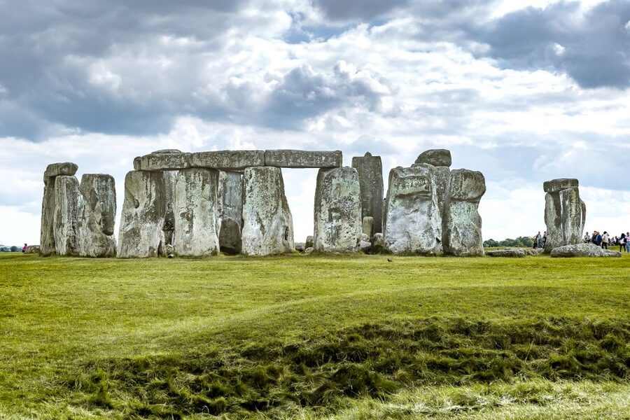 From London: Stonehenge Half-Day Tour - Your 2 hours at Stonehenge: what you can realistically do