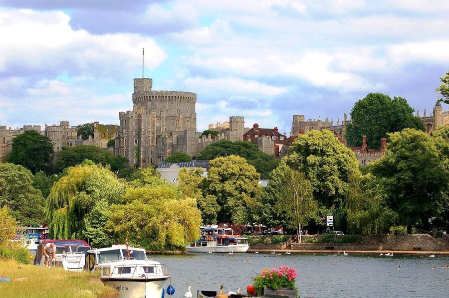 From London: Stonehenge Inner Circle and Windsor Day Trip - The luxury coach from London: comfort perks and the one practical warning