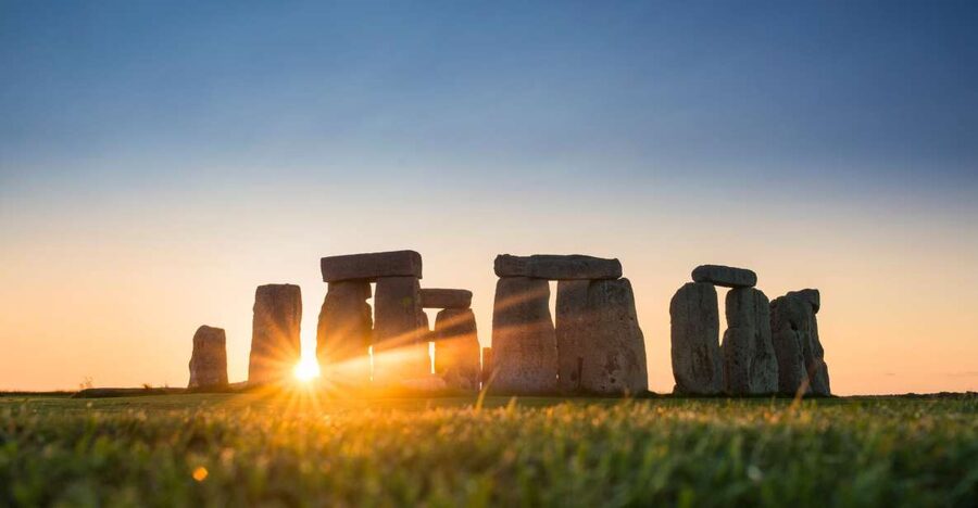 From London: Stonehenge, Windsor and Salisbury Guided Tour - Timing, pace, and what to pack for a 10-hour day