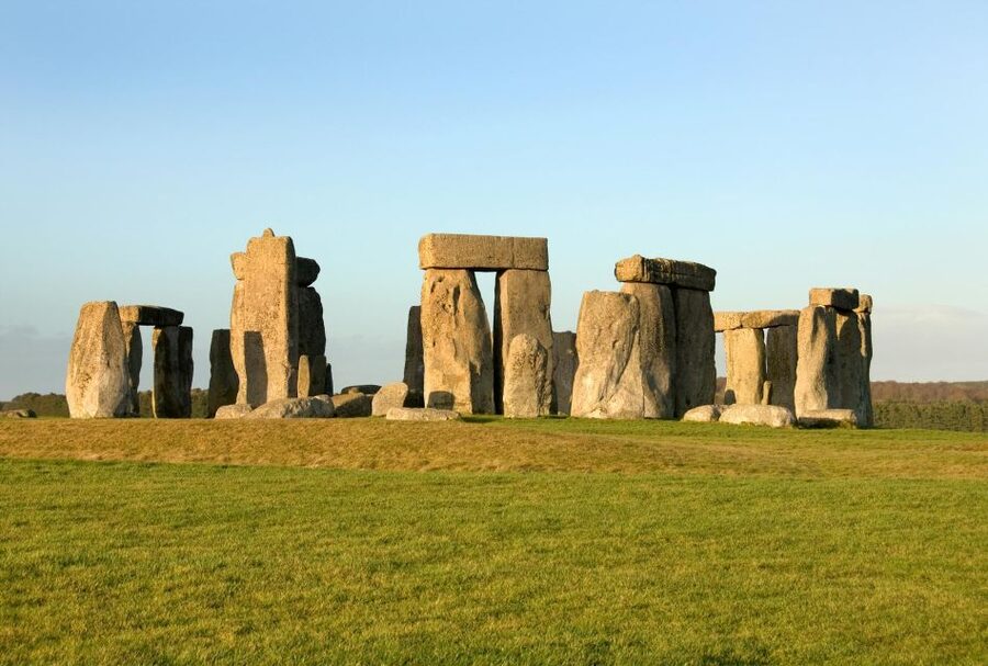 From London: Stonehenge & Windsor Tour - How you actually make sense of the mystery (interactive audio helps)
