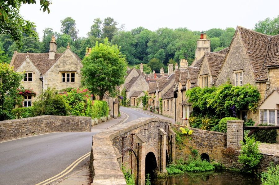 From London: Wales 5-Day Group Tour - The guides make the day feel alive