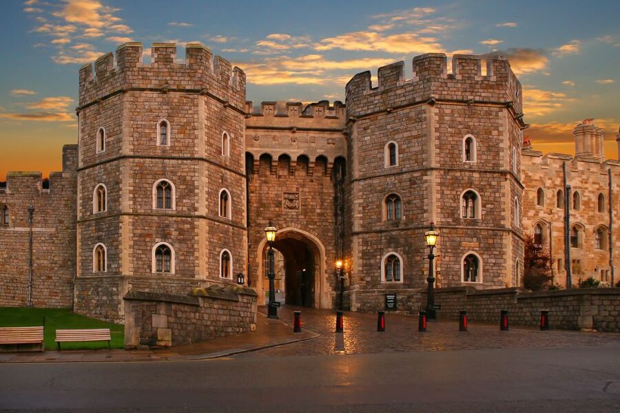 From London: Windsor Castle Afternoon Sightseeing Tour - Queen Mary’s Dolls’ House: tiny rooms with working details