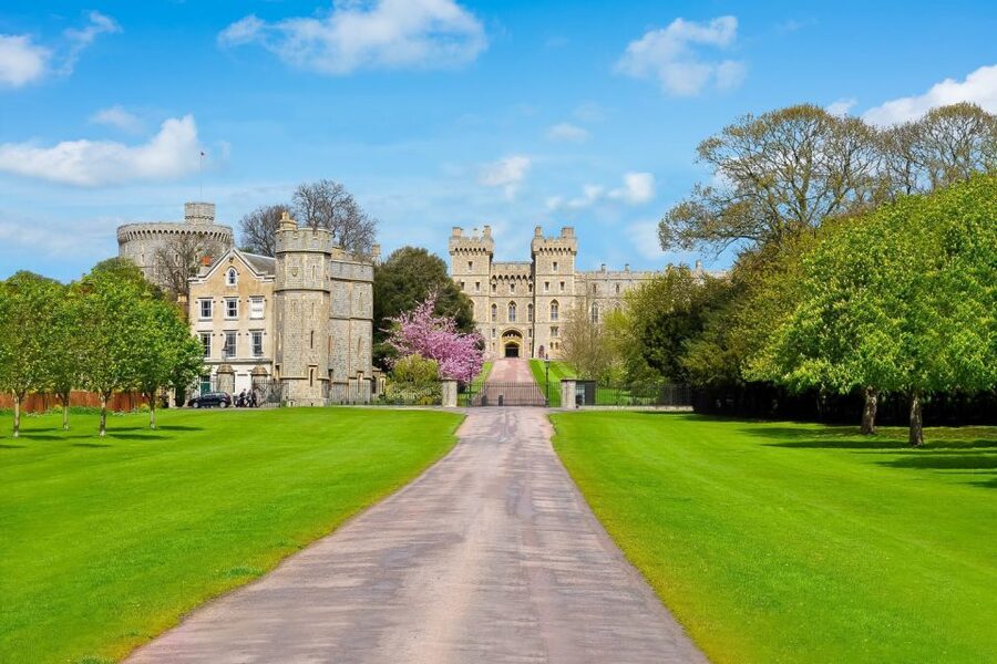 From London: Windsor Castle Afternoon Sightseeing Tour - Royal palace realities: closures and the e-ticket you must bring