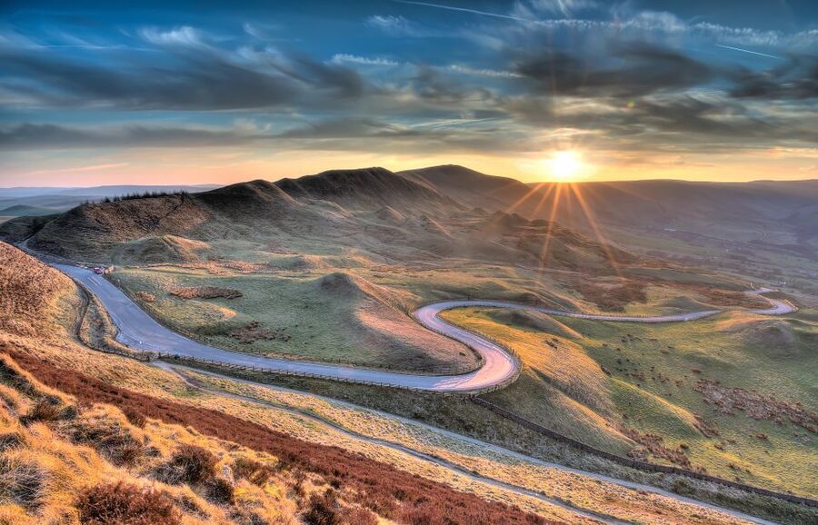 From Manchester: Chatsworth and the Peak District Tour - From Manchester: the 16-seat Mercedes day trip setup