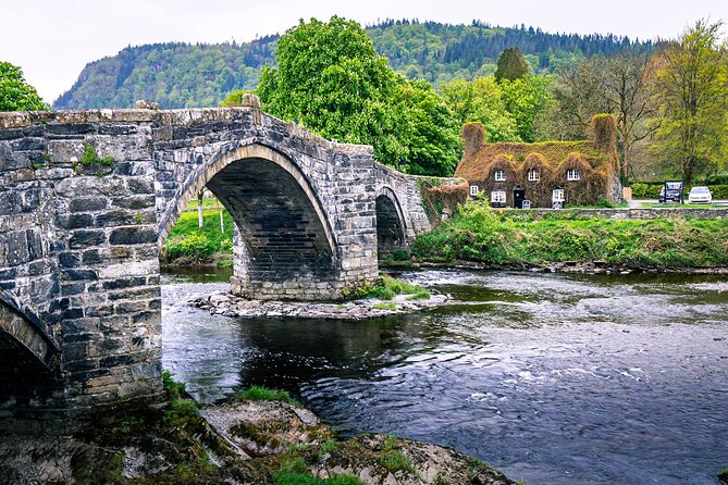 Full-day Best of Snowdonia Day Tour - Llanberis: slate culture, Dolbadarn Castle, and Padarn Lake moments