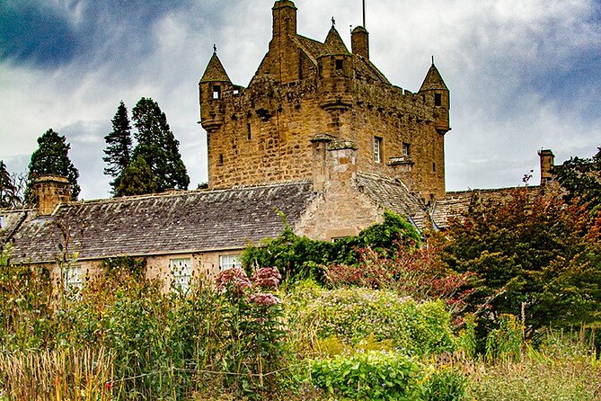 Full-Day Private Tour to Urquhart Castle Loch Ness and Inverness - Culloden Battlefield: The Museum, Then the Grounds You Can Walk