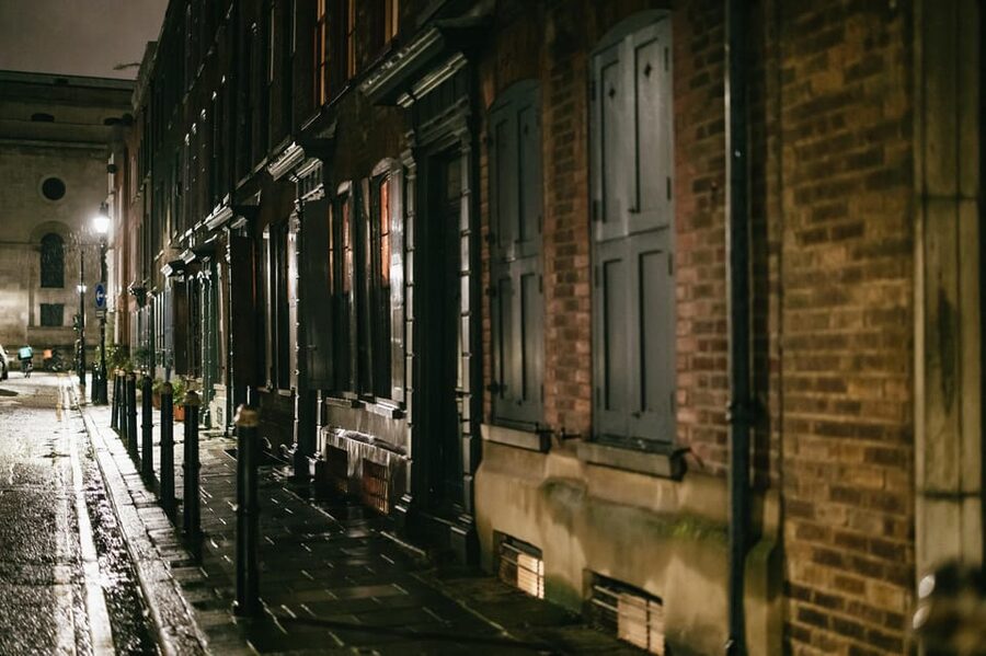 German Language : Original Jack the Ripper Tour - Christ Church and Mitre Square: turning landmarks into context