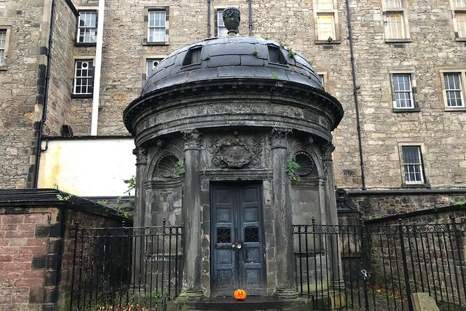 Ghosts of Edinburgh: Bloody Past Exploration Game and Tour - Stop 5: Greyfriars Bobby Fountain and the statue you can’t miss