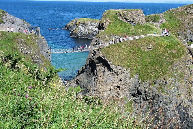 Giant's Causeway and Belfast City Murals Tour inc Game of Thrones Dark Hedges - Bushmills Distillery in 30 Minutes: A Taste, Not a Full Tour