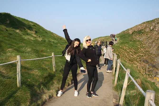 Giant's Causeway Day Tour and Belfast City Tour 1 Day Pass - How the Belfast plus Causeway 1-day pass really fits together