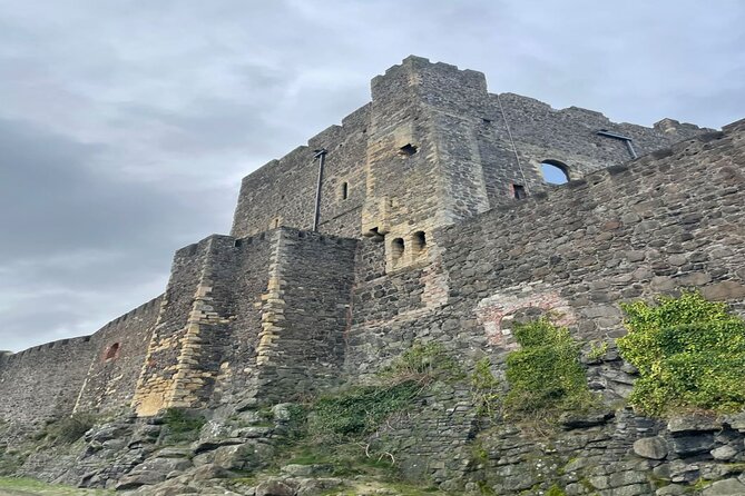 Giant's Causeway Tour including Game of Thrones Sites from Belfast - Bushmills Distillery: the short stop where you can buy whisky