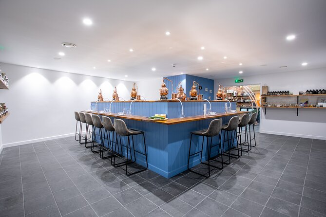Gin Making Experience - Gin-making in Devon: your personalized bottle in two hours