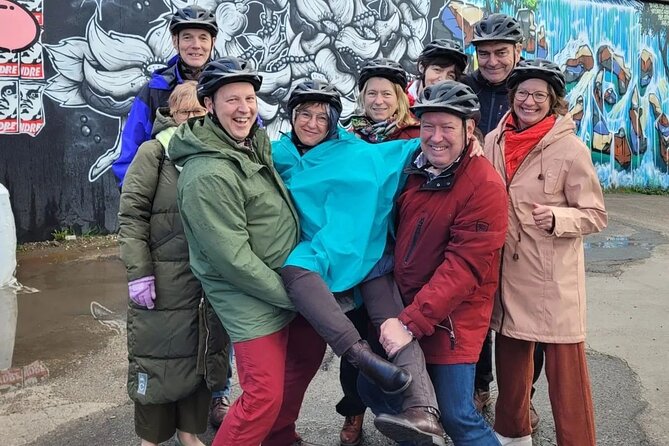 Glasgow Highlights Bike or Ebike Tour - Toilet and photo stop near an arts venue (optional, opening depends)