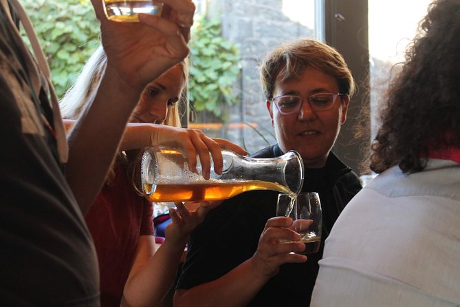 Glasgow: Pubs & History Walking Tour with Beer Tasting - Why the small group matters in beer tasting