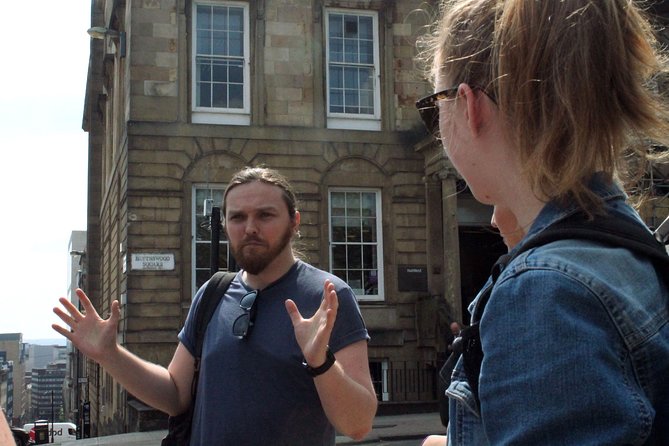 Glasgow: Pubs & History Walking Tour with Beer Tasting - George Square: the quick opener that sets the mood