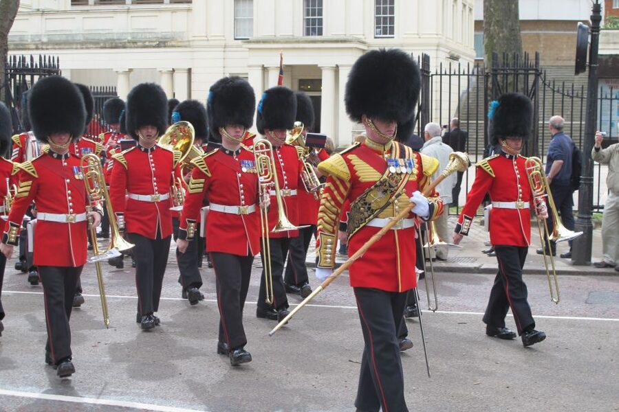 Grand London Half-Day Bicycle Tour - Starting at Waterloo Station, then cycling straight into the action