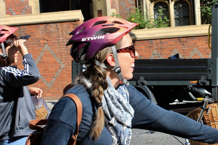 Grand London Half-Day Bicycle Tour - Covent Garden: the snack stop and the street show break