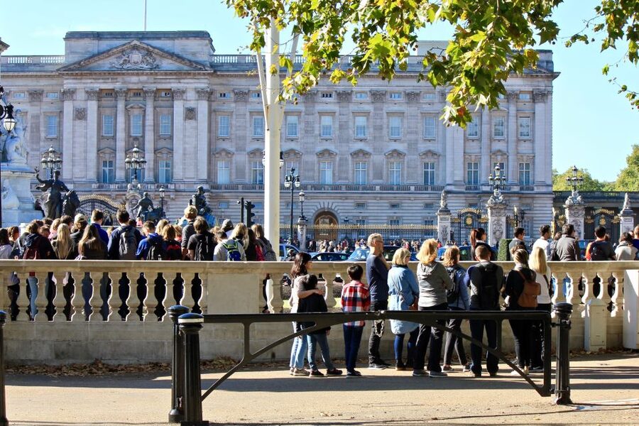 Grand London Half-Day Bicycle Tour - Safety gear, bike comfort, and how the guides keep things smooth