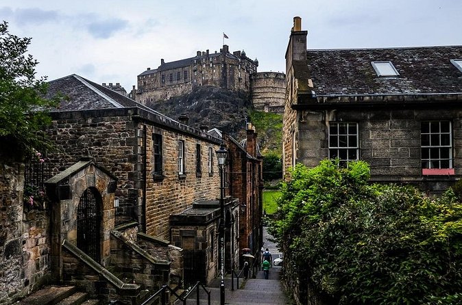 Guided 60-Minute Photography and sightseeing Tour in Edinburgh - Bakehouse Close: Hashtag Strategy Built for Street-Level Photos