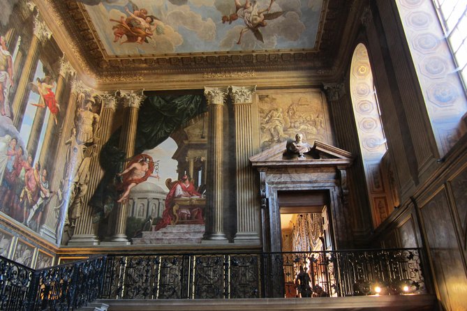 Hampton Court Palace 3hr tour: Henry VIII's & William III's intriguing Palaces - Hampton Court gardens, maze time, and the grapevine fact you will remember