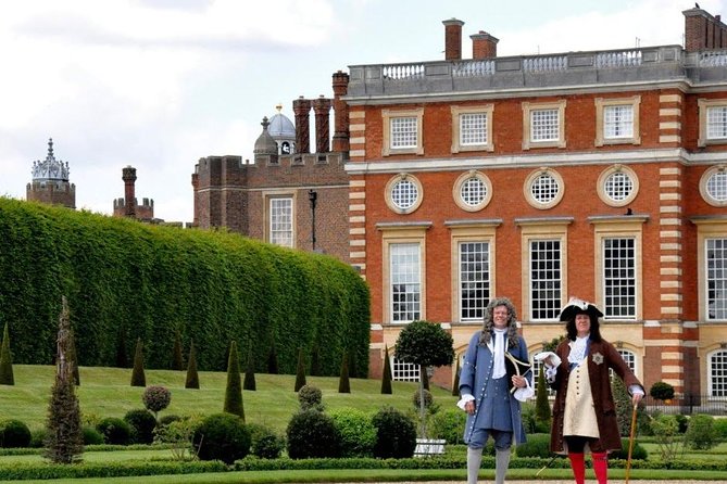 Hampton Court Palace Private Tour - Secrets of Henry VIII - Gardens, pauses, and the pacing that keeps you comfortable