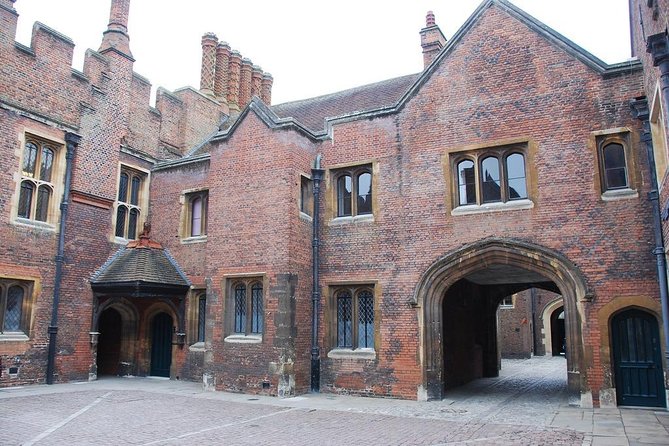Hampton Court Palace Private Tour - Secrets of Henry VIII - Price and value: what you are really paying for