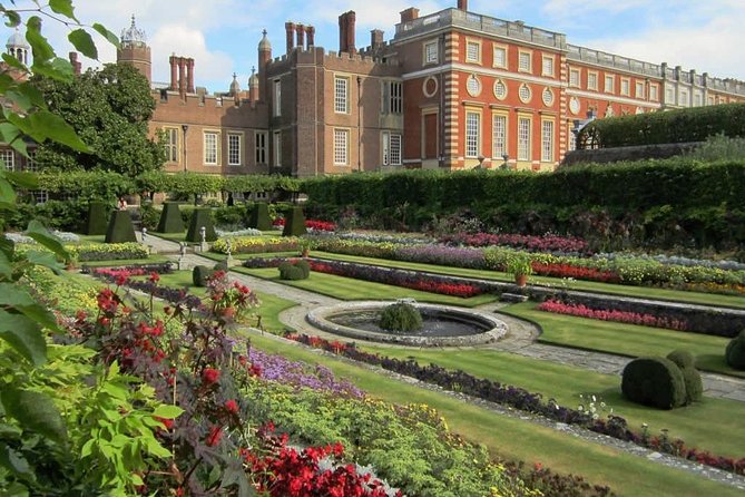 Hampton Court Palace Private Tour - Secrets of Henry VIII - Siobhan Clarke, the guide you want if Henry VIII is your obsession
