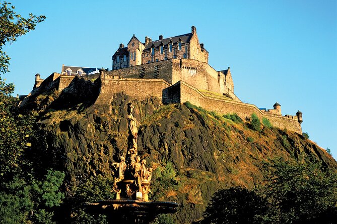 Harry Potter Tour & Edinburgh Castle Visit - Greyfriars graveyard: where Potter names become real