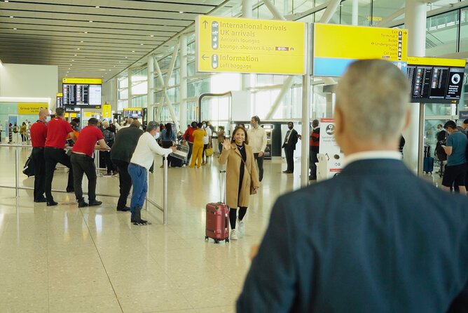 Heathrow Airport Taxi - Private Transfer to/from London - Entering London With a Driver Waiting at Heathrow